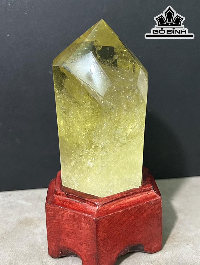 Tác Phẩm Đá Thạch Anh Vàng Cao 13 Ngang 6,8 (cm) 453g