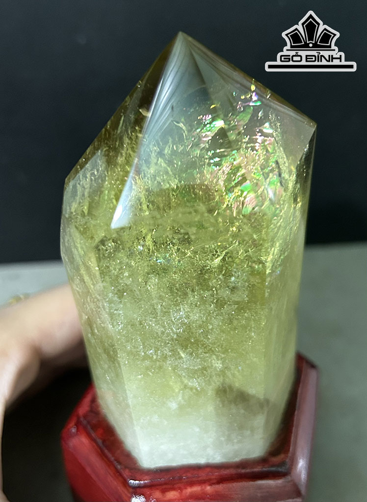 Tác Phẩm Đá Thạch Anh Vàng Cao 13 Ngang 6,8 (cm) 453g