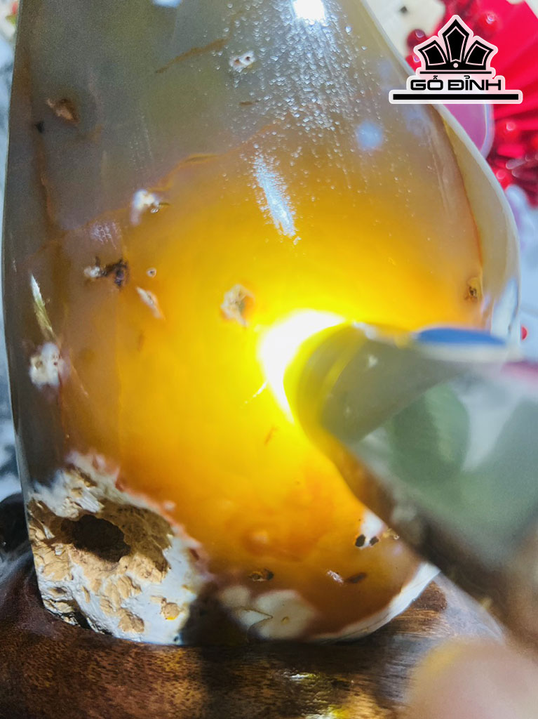 Tác Phẩm Đá Mã Não Cao 23 Ngang 17 (cm) 2,6kg