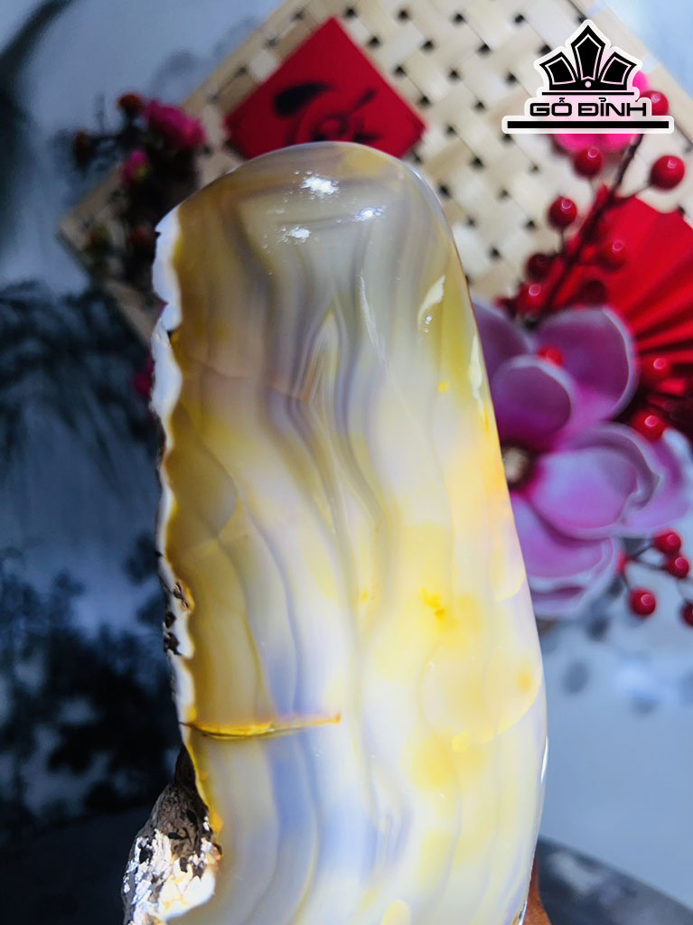 Tác Phẩm Đá Mã Não Cao 23 Ngang 17 (cm) 2,6kg
