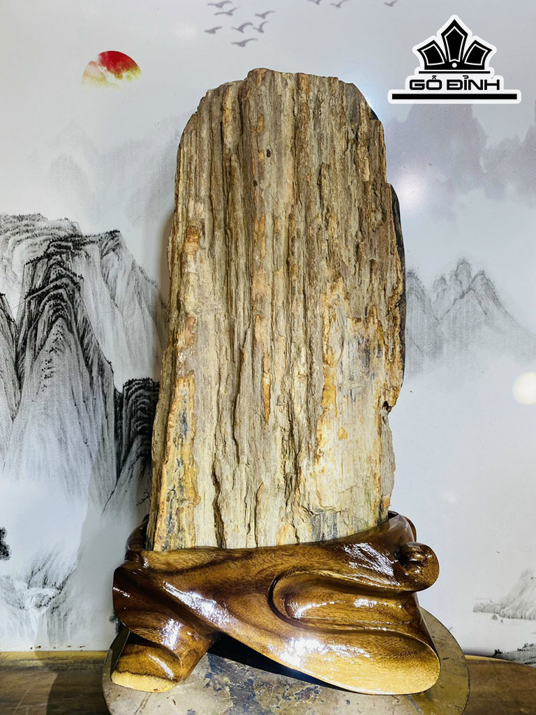 Tác Phẩm Gỗ Hóa Ngọc Cao 59 Ngang 32 (cm) 24,7kg