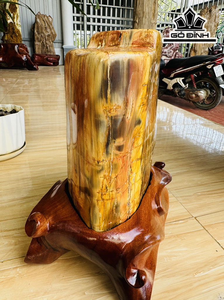 Tác Phẩm Gỗ Hương Hóa Ngọc Cao 32 Ngang 20 (cm) 12,5kg