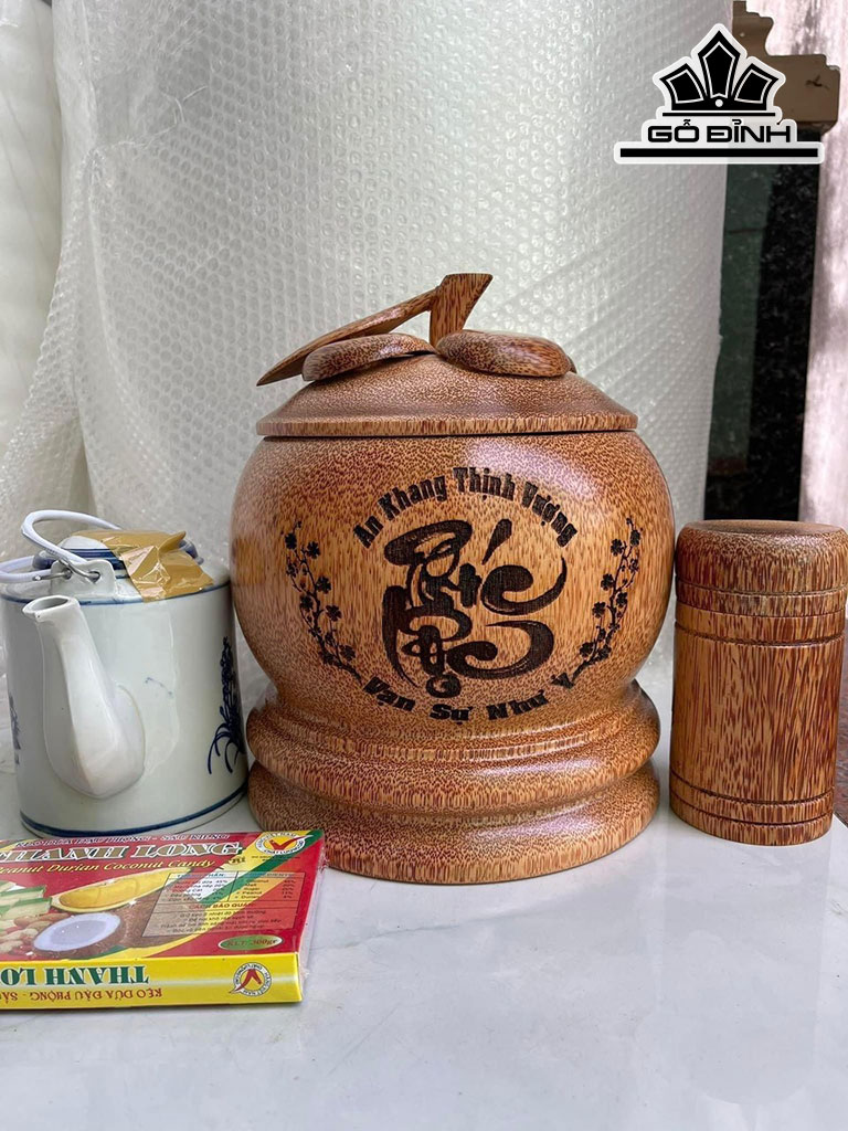 vo-binh-giu-nhiet-nap-mang-cut-khac-chu-phuc-loc-go-dua-loai-15-lit-421540