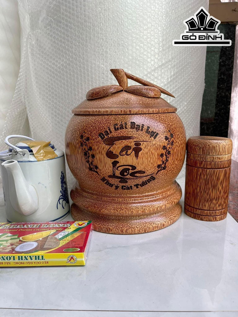 vo-binh-giu-nhiet-nap-mang-cut-khac-chu-tai-loc-go-dua-loai-25-lit-421561