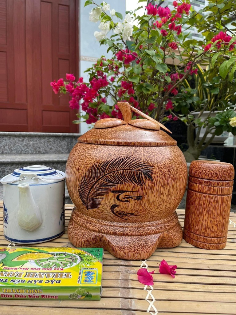 vo-binh-giu-nhiet-nap-mang-cut-khac-chu-tai-loc-go-dua-loai-25-lit-421566