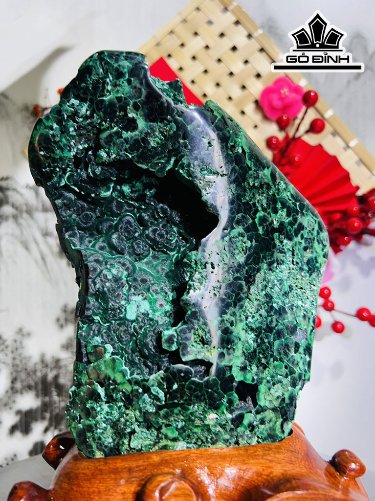 Tác Phẩm Đá Malachite Cao 25 Ngang 16 (cm) 2,1kg