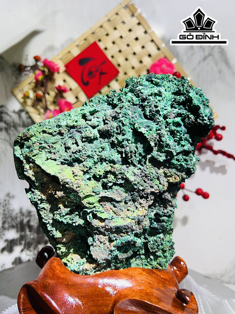 Tác Phẩm Đá Malachite Cao 25 Ngang 16 (cm) 2,1kg