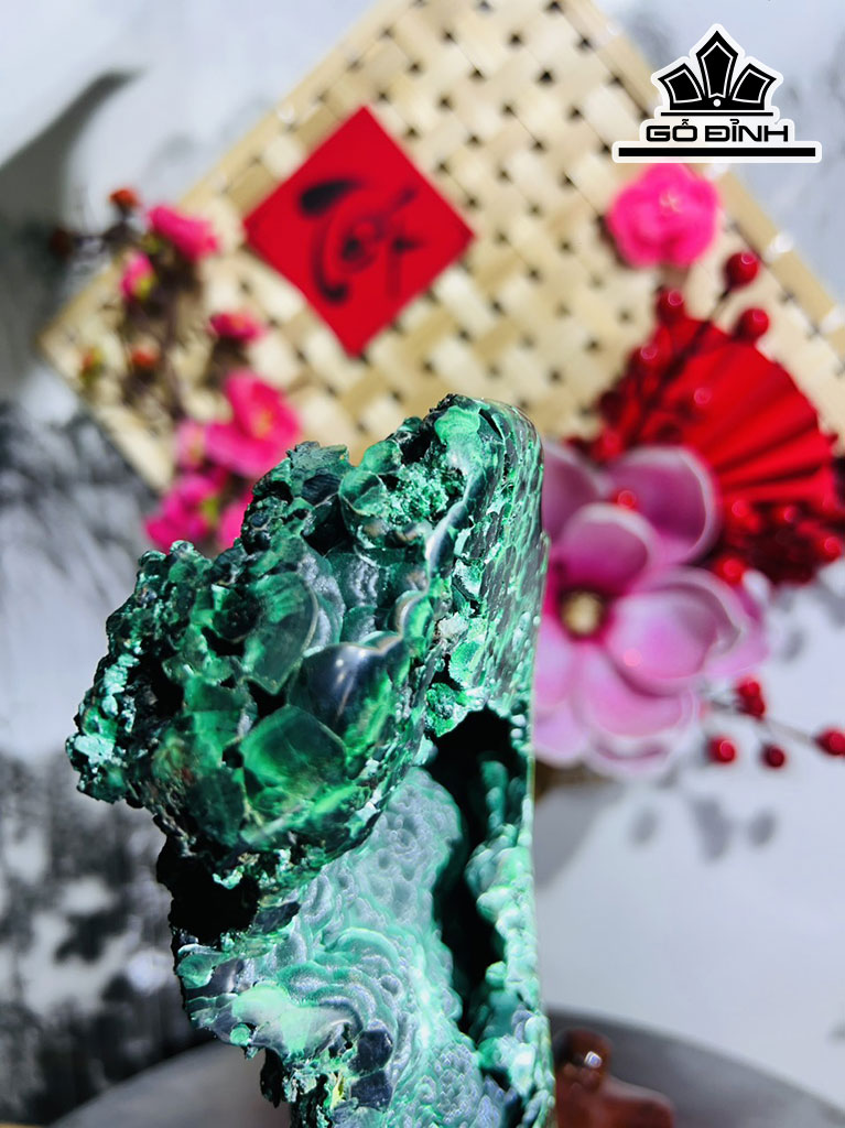 Tác Phẩm Đá Malachite Cao 25 Ngang 16 (cm) 2,1kg