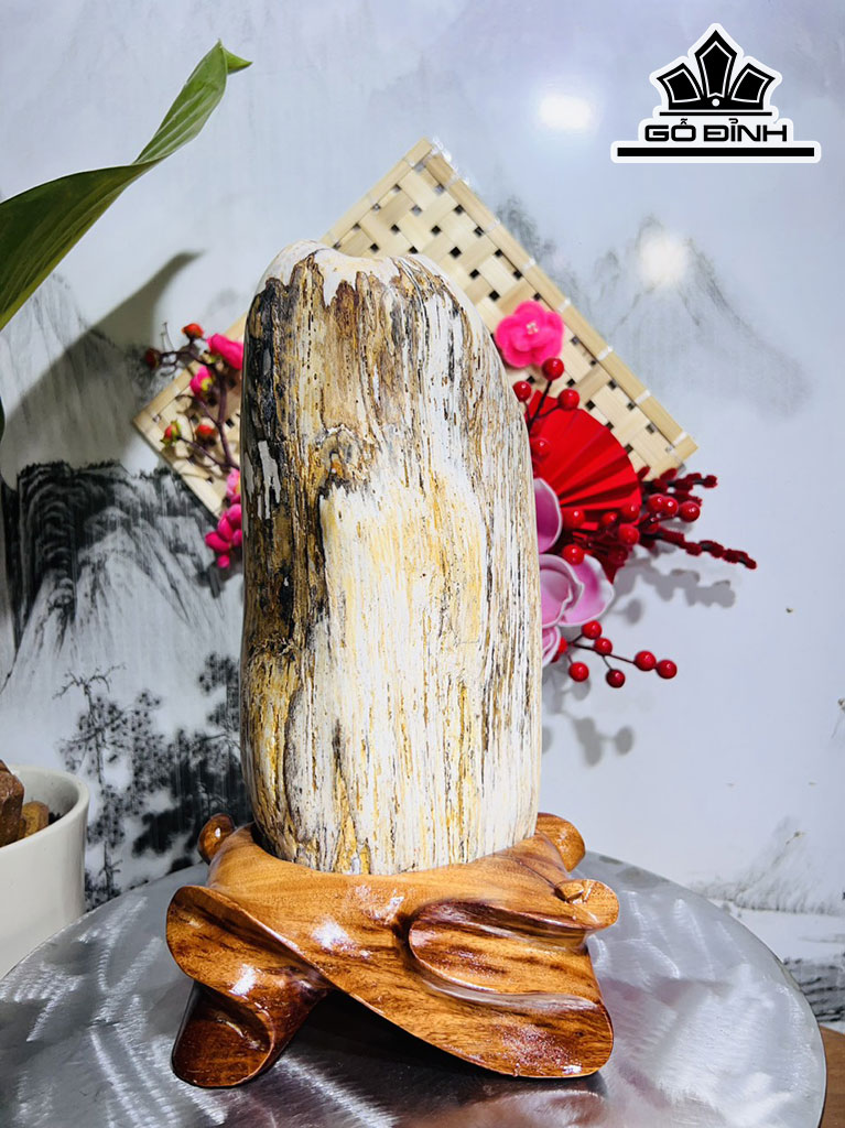 Tác Phẩm Gỗ Hóa Ngọc Cao 32,5 Ngang 18 (cm) 4,4kg