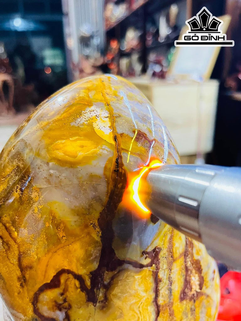 Tác Phẩm Đá Mã Não Cao 35 (cm) 7kg