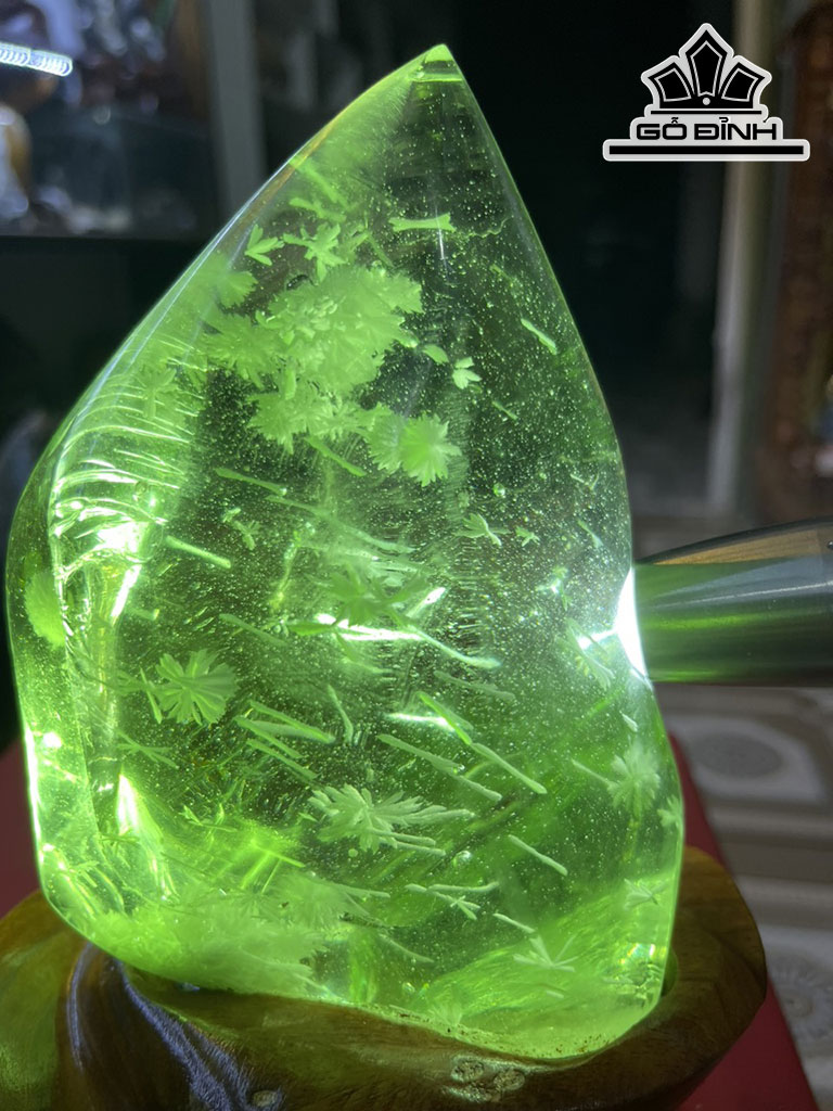 Tác Phẩm Đá Thủy Tinh Bông Tuyết Cao 24 (cm) 1,8kg