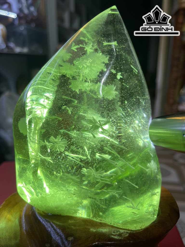 Tác Phẩm Đá Thủy Tinh Bông Tuyết Cao 24 (cm) 1,8kg