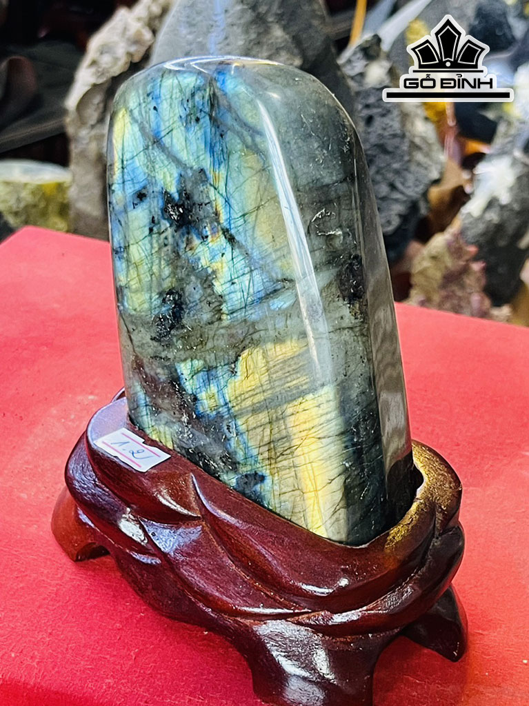 Tác Phẩm Đá Xà Cừ (Labradorite) Cao 16 (cm) 1,2kg