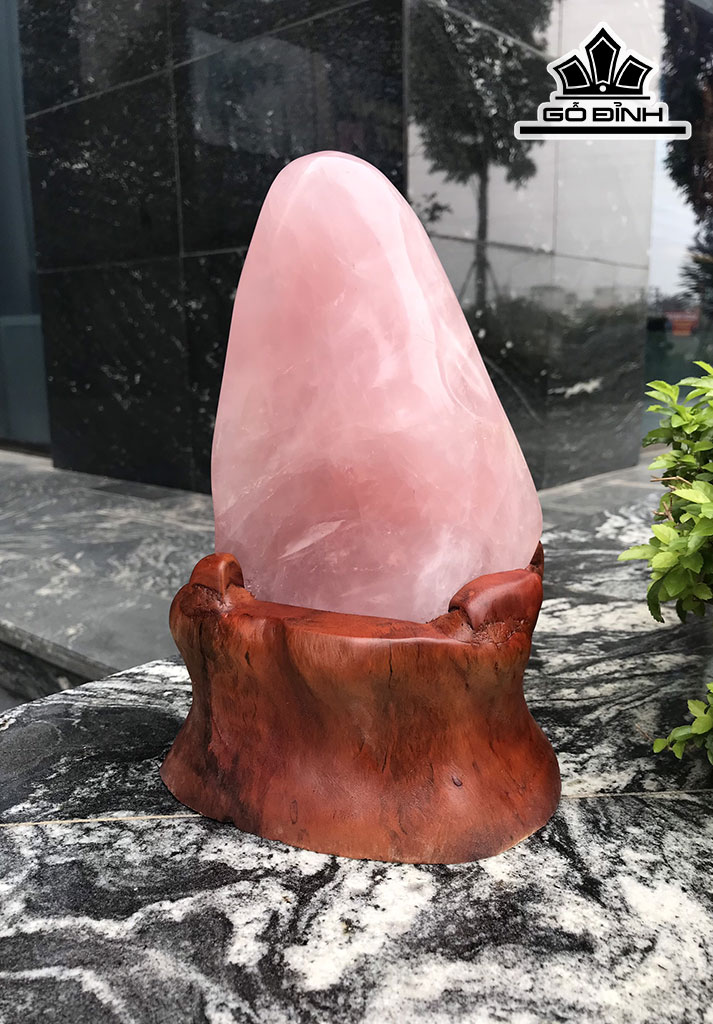 Núi Cảnh Đá Thạch Anh Hồng Cao 28,5 Ngang 15,5 Sâu 10 (cm) 3,2kg