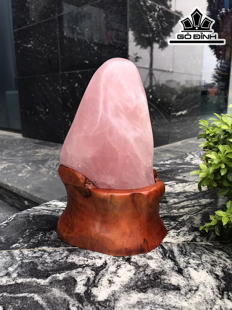 Núi Cảnh Đá Thạch Anh Hồng Cao 28,5 Ngang 15,5 Sâu 10 (cm) 3,2kg