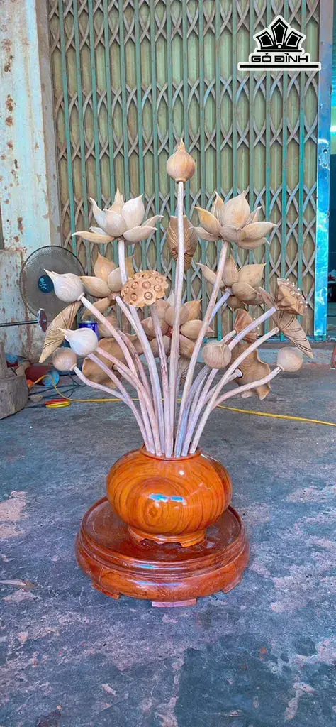 binh-hoa-sen-19-bong-go-ngoc-am-binh-go-huong-do-cao-80-ngang-55-cm-422845