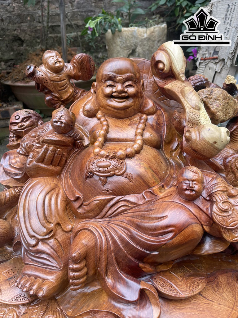 tuong-phat-di-lac-ngu-phuc-ngoi-sam-om-da-go-huong-cao-46-ngang-80-sau-50-cm-423231