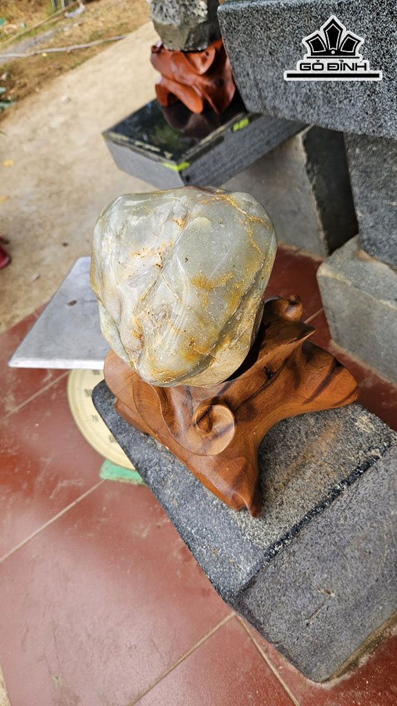 Tác Phẩm Đá Mã Não Cao 26 Ngang 17 (cm) 8,5kg