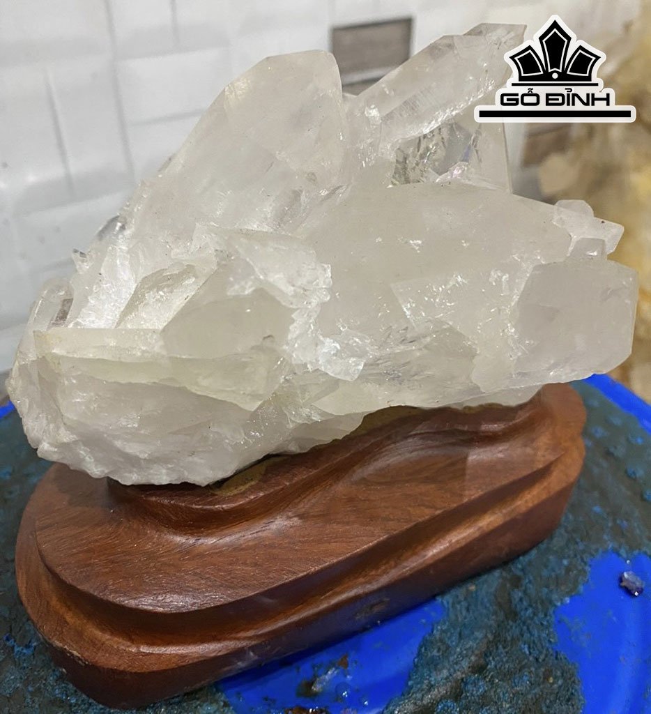 Tác Phẩm Đá Pha Lê Cao 15 (cm) 1,5kg