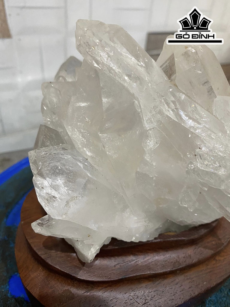 Tác Phẩm Đá Pha Lê Cao 15 (cm) 1,5kg