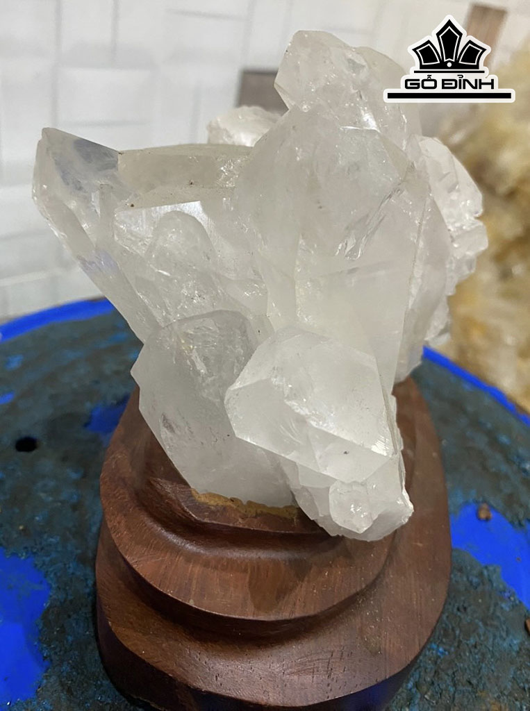 Tác Phẩm Đá Pha Lê Cao 15 (cm) 1,5kg