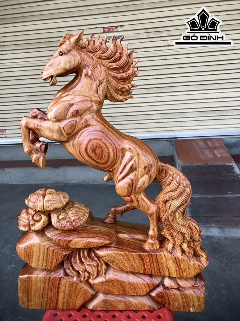 tuong-ngua-phong-thuy-nhat-ma-phi-thien-go-huong-cao-50-ngang-25-sau-11-cm-423697