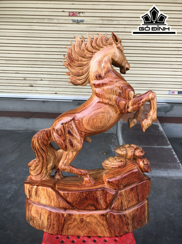 tuong-ngua-phong-thuy-nhat-ma-phi-thien-go-huong-cao-50-ngang-25-sau-11-cm-423698