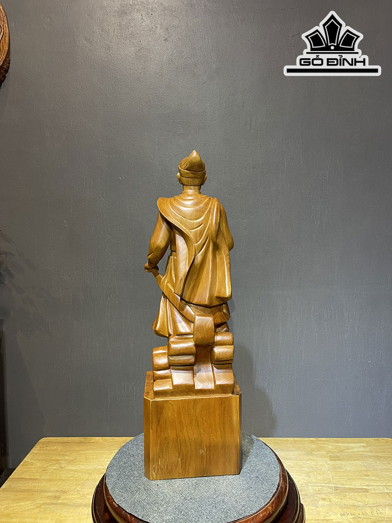 tuong-tran-quoc-tuan-go-ngoc-am-cao-80-ngang-24-sau-19-cm-424063