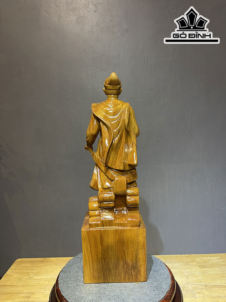 tuong-tran-quoc-tuan-go-ngoc-am-cao-80-ngang-25-sau-19-cm-424072