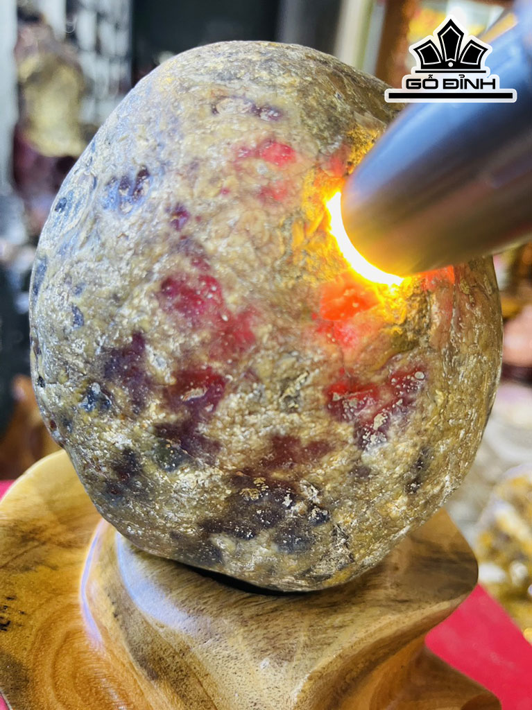 Tác Phẩm Đá Mã Não Cao 24 (cm) 2,75kg