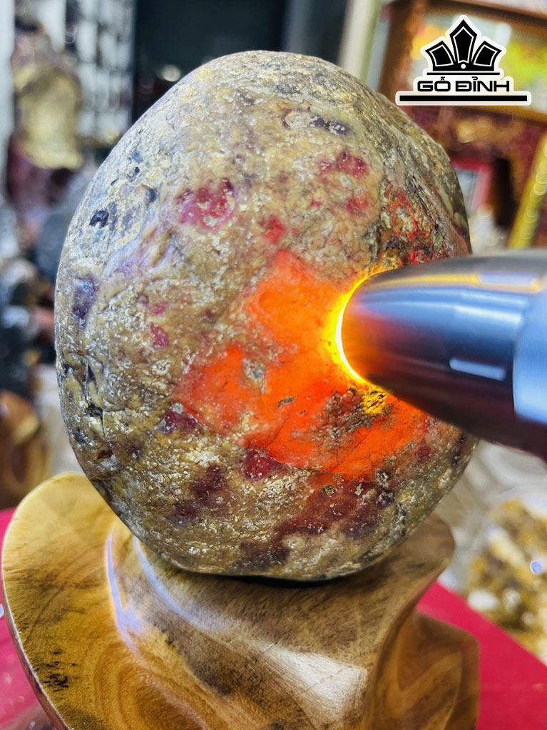 Tác Phẩm Đá Mã Não Cao 24 (cm) 2,75kg