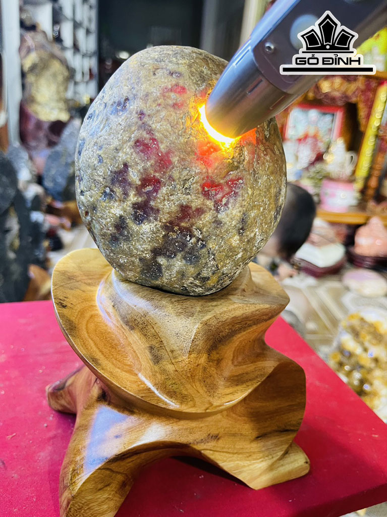 Tác Phẩm Đá Mã Não Cao 24 (cm) 2,75kg