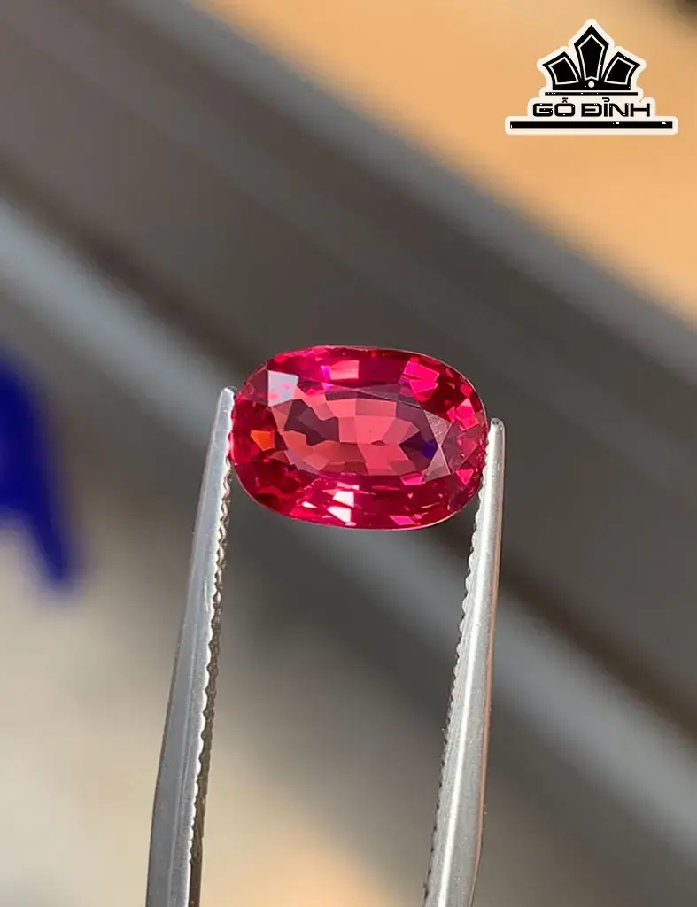 Viên Đá Spinel Đỏ Ánh Hồng Cao 9,8 Ngang 6,9 Sâu 3,9 (mm) 2,56cts