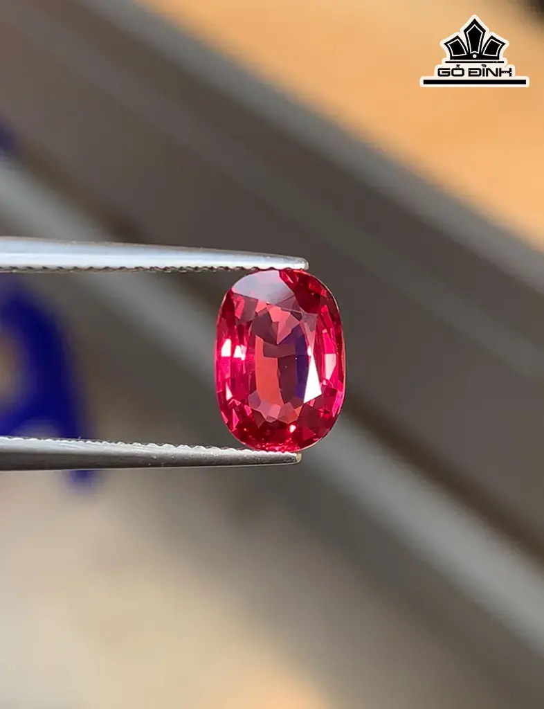 Viên Đá Spinel Đỏ Ánh Hồng Cao 9,8 Ngang 6,9 Sâu 3,9 (mm) 2,56cts