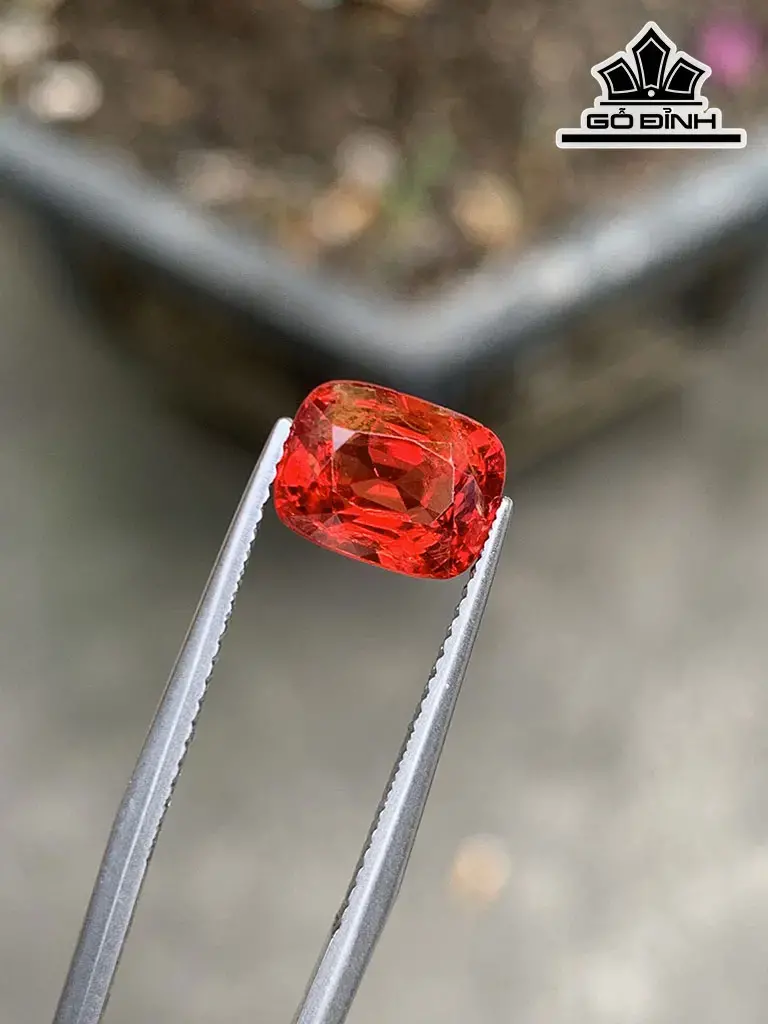 Viên Đá Spinel Đỏ Cam Cao 8,9 Ngang 7 Sâu 5,3 (mm) 2,78cts