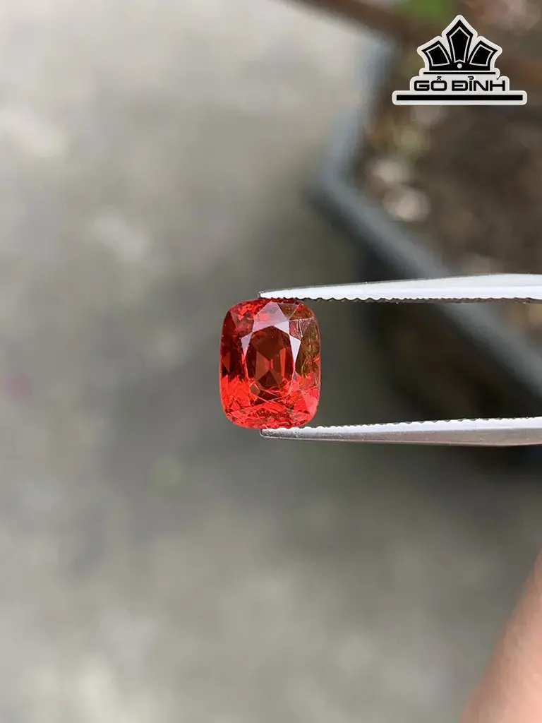 Viên Đá Spinel Đỏ Cam Cao 8,9 Ngang 7 Sâu 5,3 (mm) 2,78cts