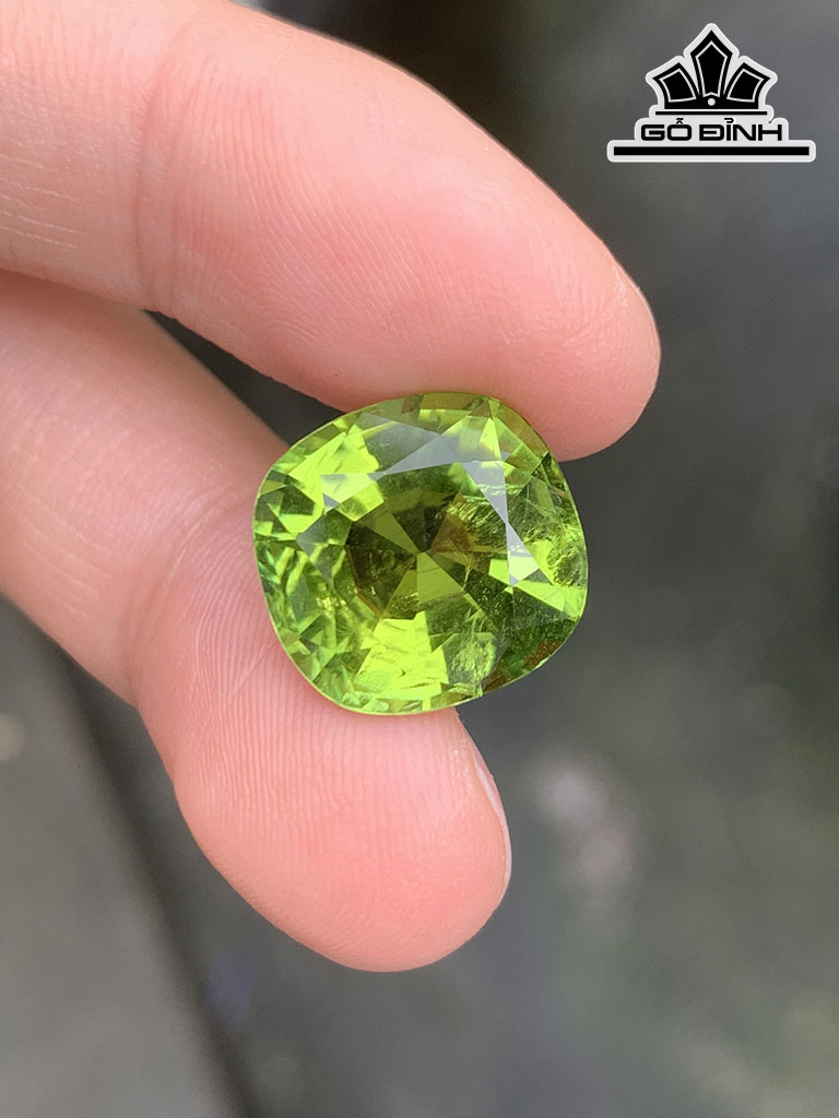 Viên Đá Tourmaline Xanh Cốm Cao 13,3 Ngang 13 Sâu 8,1 (mm) 9,25cts