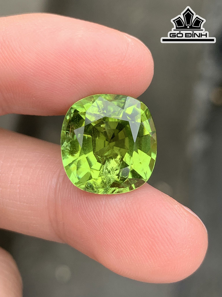Viên Đá Tourmaline Xanh Cốm Cao 13,3 Ngang 13 Sâu 8,1 (mm) 9,25cts