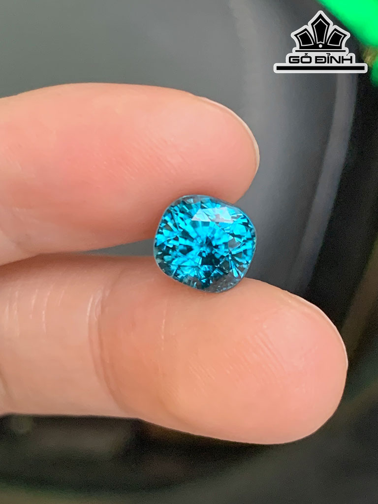 Viên Đá Zircon Xanh Cao 8,1 Ngang 7,5 Sâu 8 (mm) 5,28cts