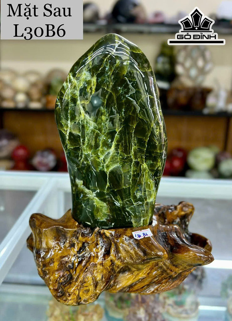 Tác Phẩm Đá Serpentine Cao 31 Ngang 13 Sâu 10 (cm) 4kg