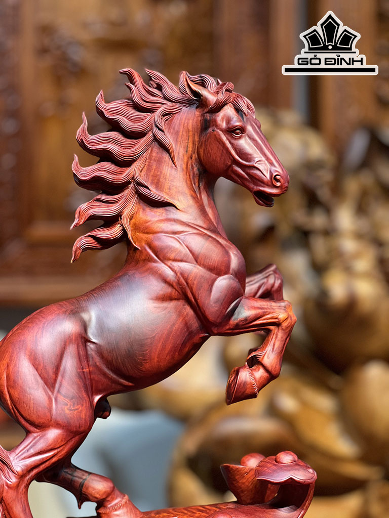 tuong-ngua-phong-thuy-nhat-ma-phi-thien-go-trac-cao-55-ngang-30-sau-16-cm-424610