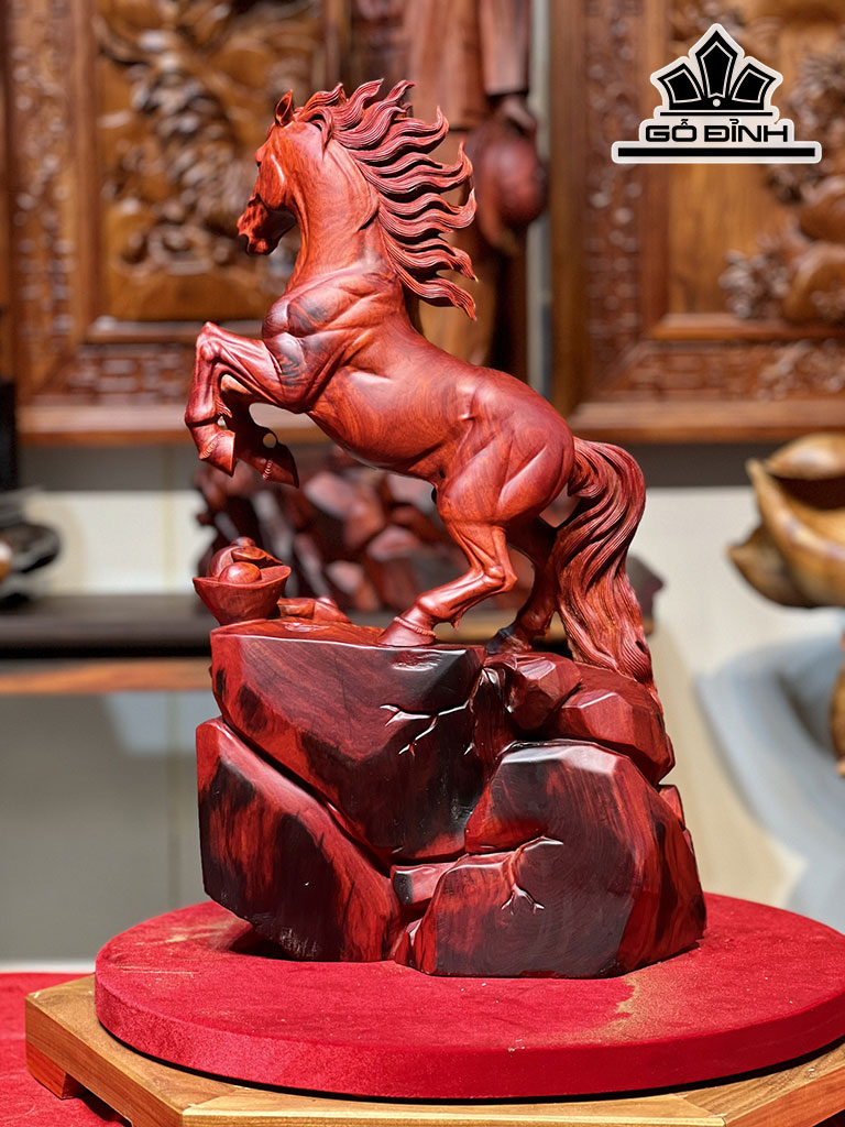 tuong-ngua-phong-thuy-nhat-ma-phi-thien-go-trac-cao-55-ngang-30-sau-16-cm-424613