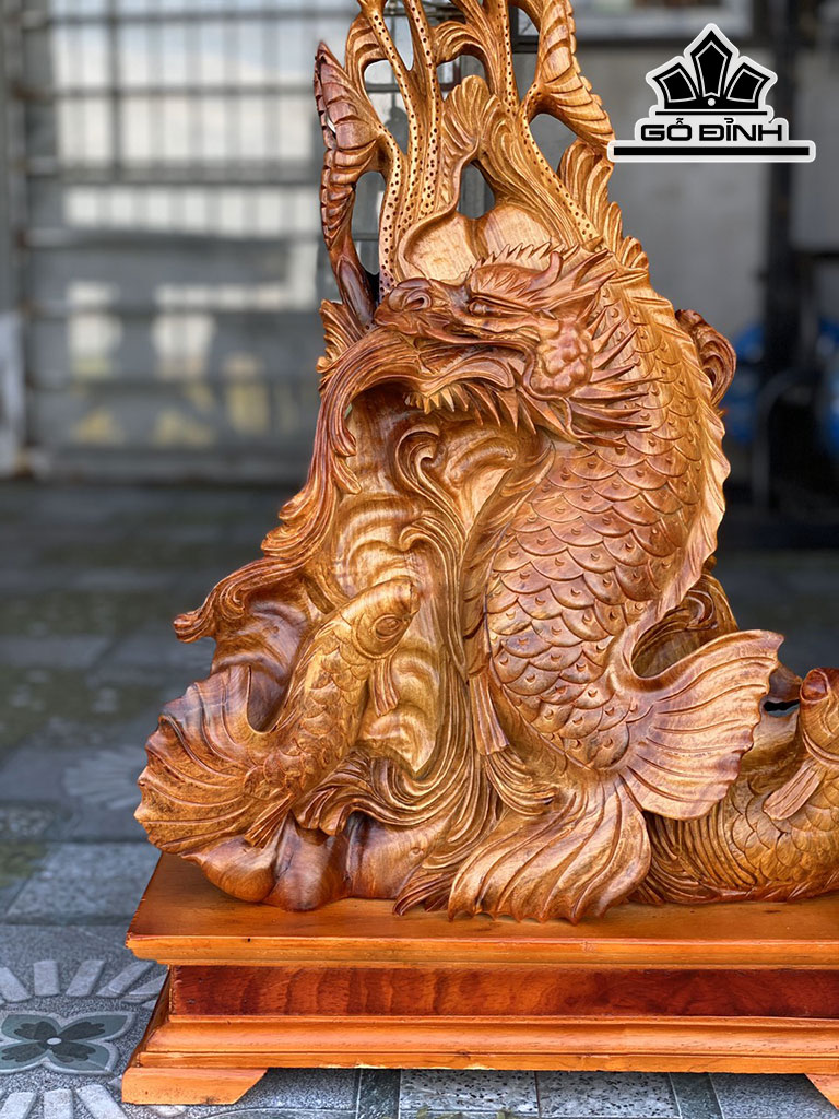 tuong-ca-chep-vuot-vu-mon-hoa-rong-go-huong-cao-ca-ky-64-ngang-40-sau-18-cm-424789