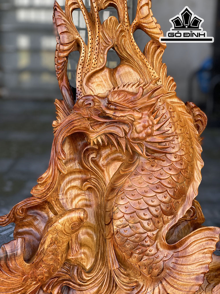 tuong-ca-chep-vuot-vu-mon-hoa-rong-go-huong-cao-ca-ky-64-ngang-40-sau-18-cm-424790