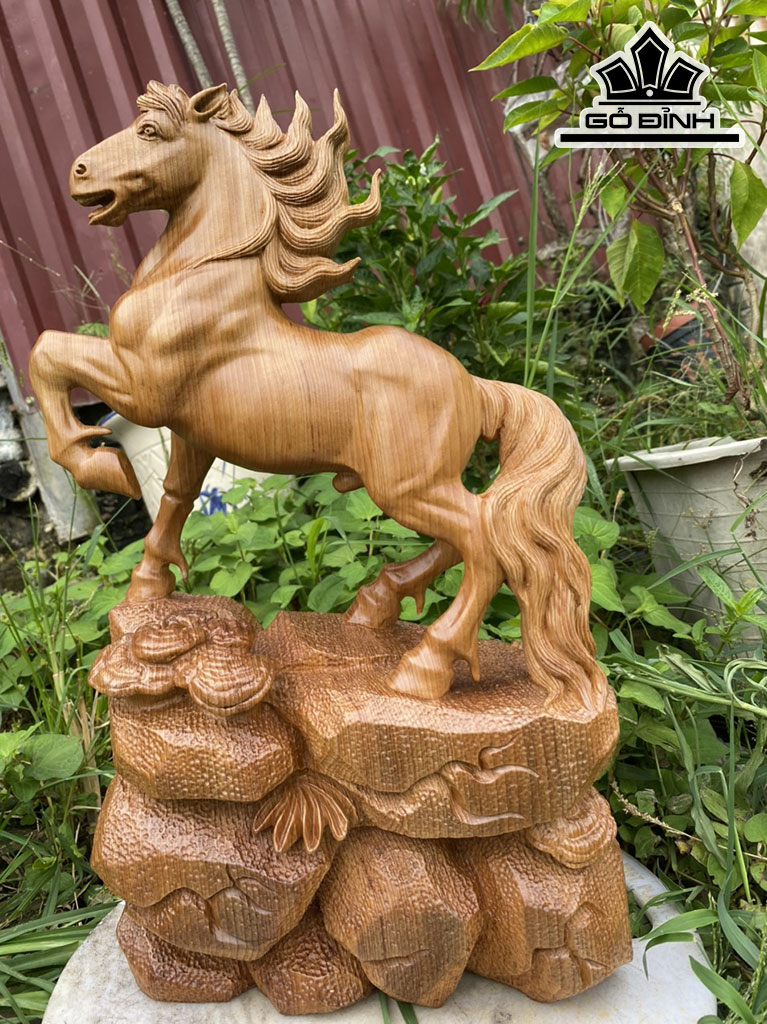 Tượng Ngựa Phong Thủy (Nhất Mã Thong Dong) Gỗ Ngọc Am Cao 43 Ngang 25 Sâu 12 (cm)