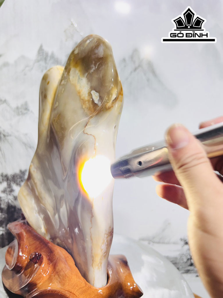 Tác Phẩm Đá Mã Não Cao 36 Ngang 23 (cm) 6kg