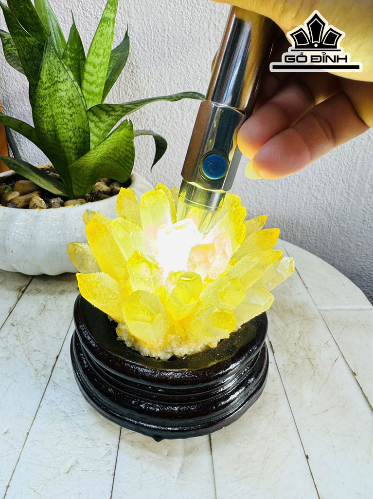 Tác Phẩm Đá Thạch Anh Vàng Cao 13 Ngang 12 (cm) 1,1kg