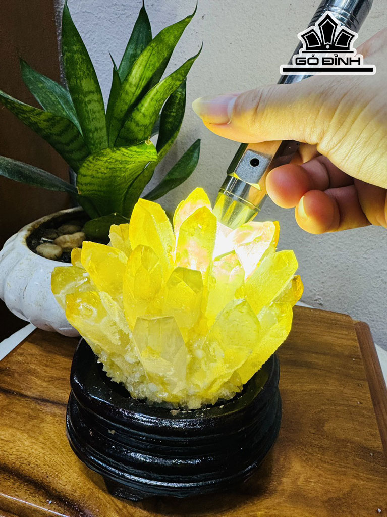 Tác Phẩm Đá Thạch Anh Vàng Cao 16 Ngang 13 (cm) 1,3kg