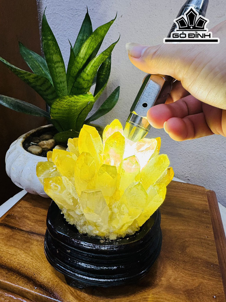 Tác Phẩm Đá Thạch Anh Vàng Cao 16 Ngang 13 (cm) 1,3kg