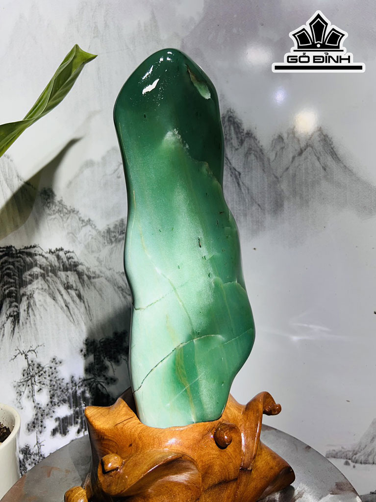Tác Phẩm Đá Thạch Anh Xanh Cao 42 Ngang 22 (cm) 8,4kg